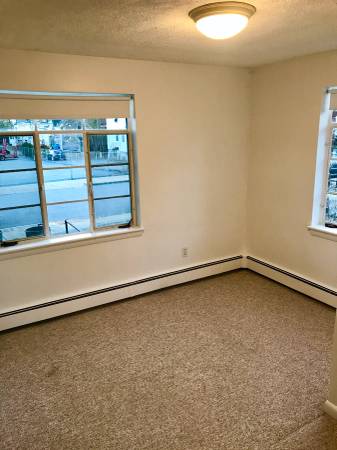 2 bed, 1 bath apartment for rent at 17 Prospect St Unit 7, Banks Square — photo 2 of 11