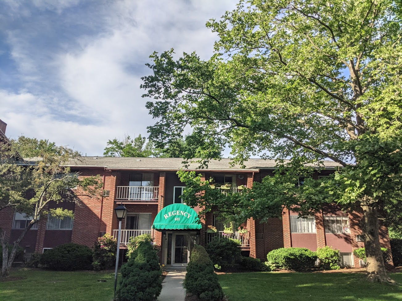 2 bed, 2 bath apartment for rent at 611 Watertown St Unit 6, Newton — photo 2 of 24