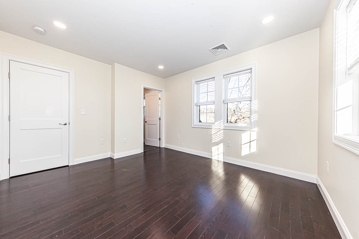 5 bed, 4+ bath apartment for rent at 48 Caldwell Rd Unit 1, West End — photo 8 of 37