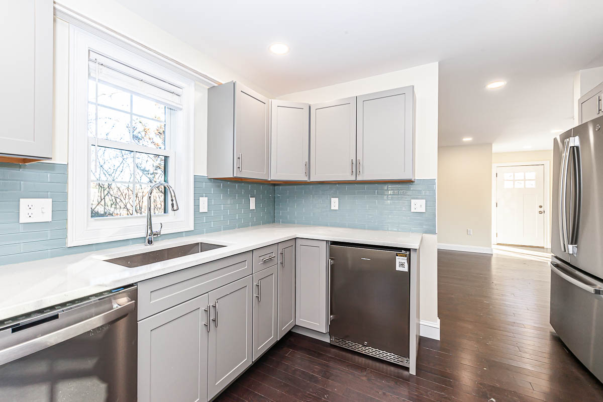 5 bed, 4+ bath apartment for rent at 48 Caldwell Rd Unit 4, West End — photo 9 of 37