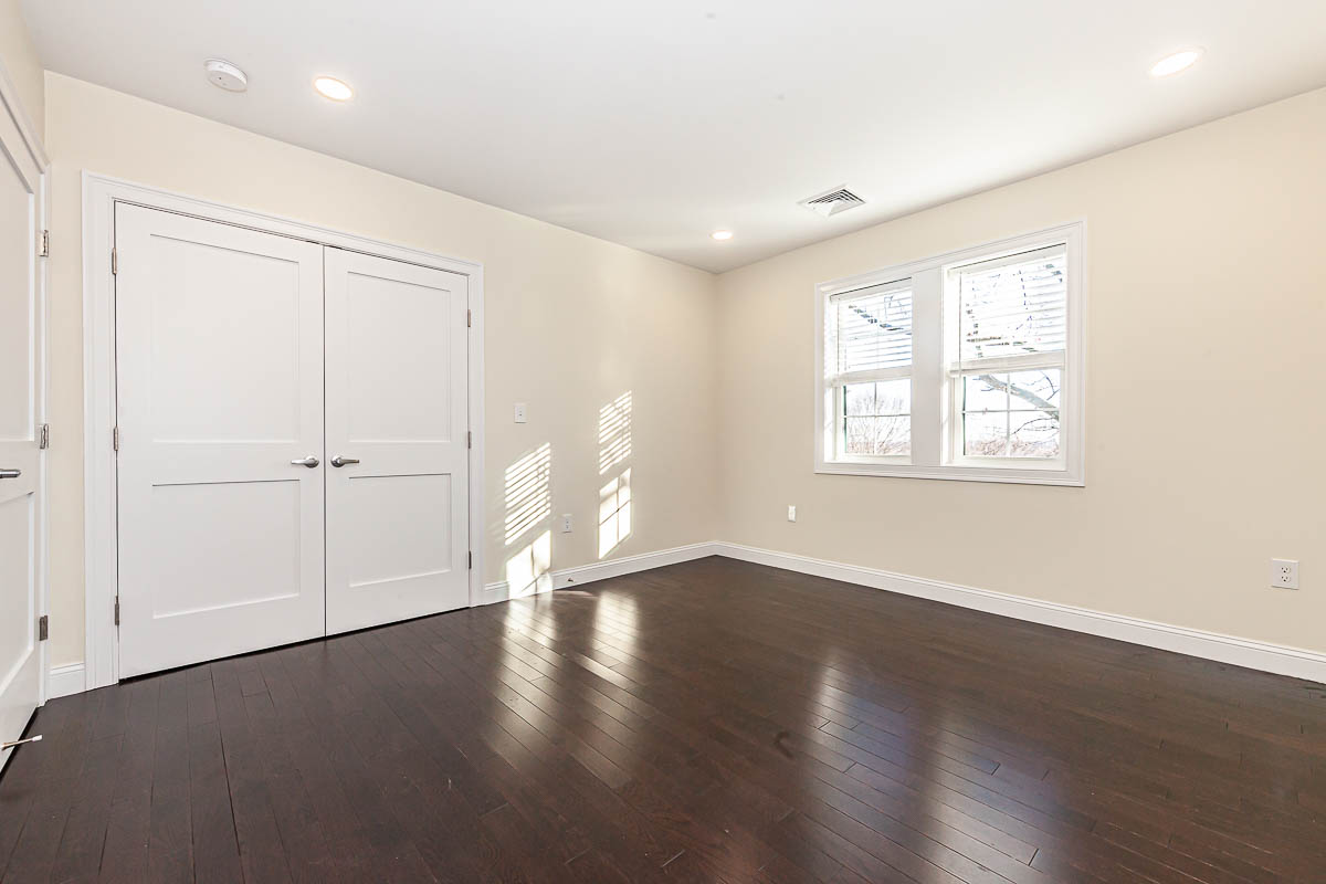 5 bed, 4+ bath apartment for rent at 48 Caldwell Rd Unit 1, West End — photo 27 of 37