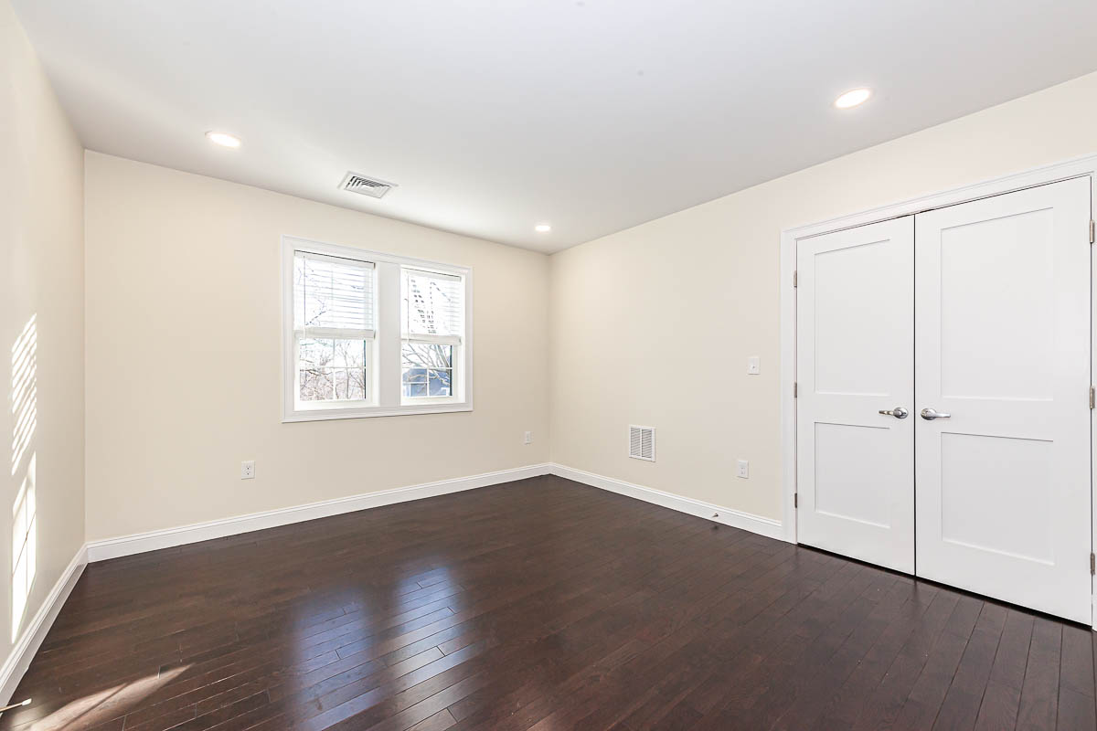 5 bed, 4+ bath apartment for rent at 48 Caldwell Rd Unit 1, West End — photo 31 of 37