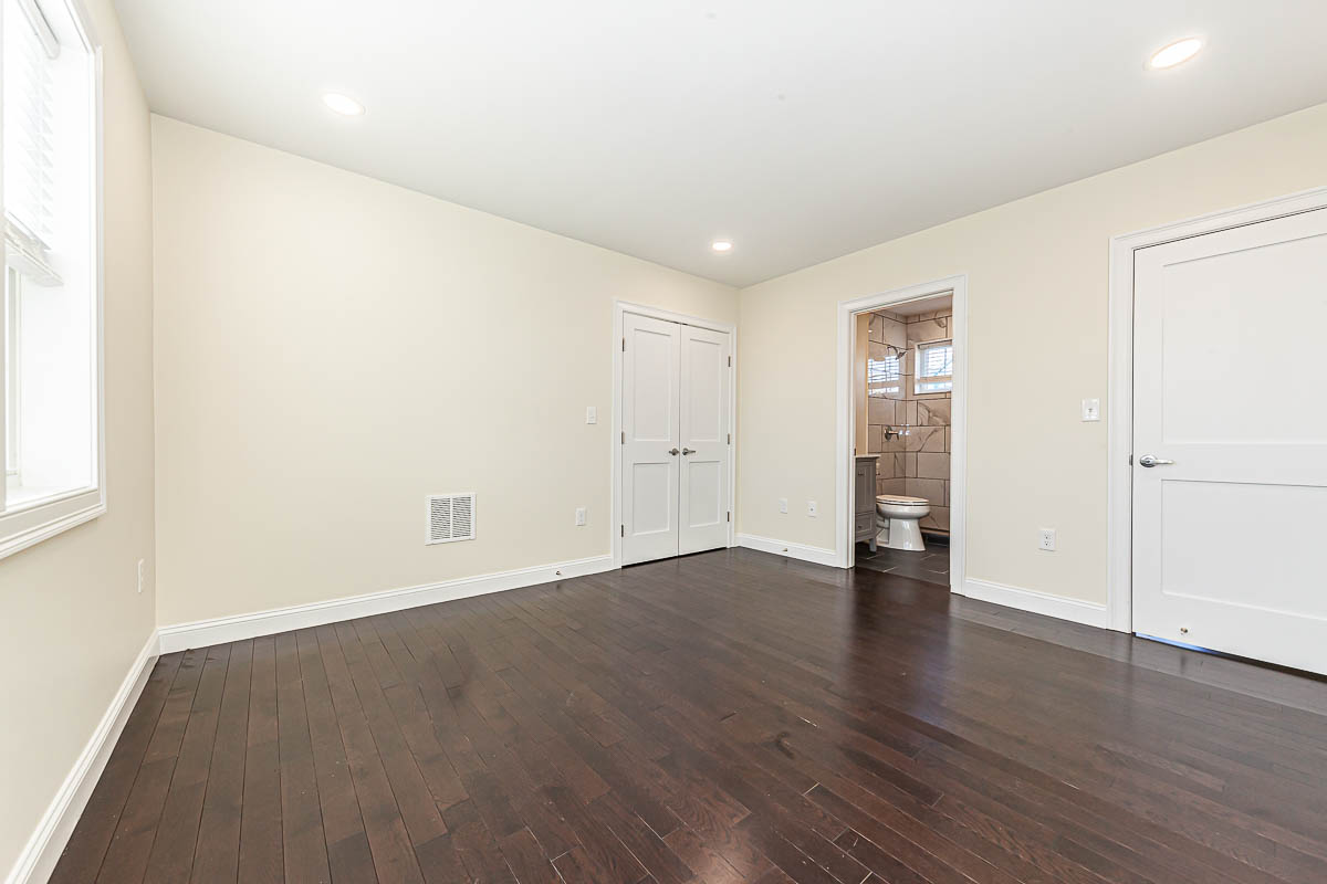 5 bed, 4+ bath apartment for rent at 48 Caldwell Rd Unit 1, West End — photo 35 of 37