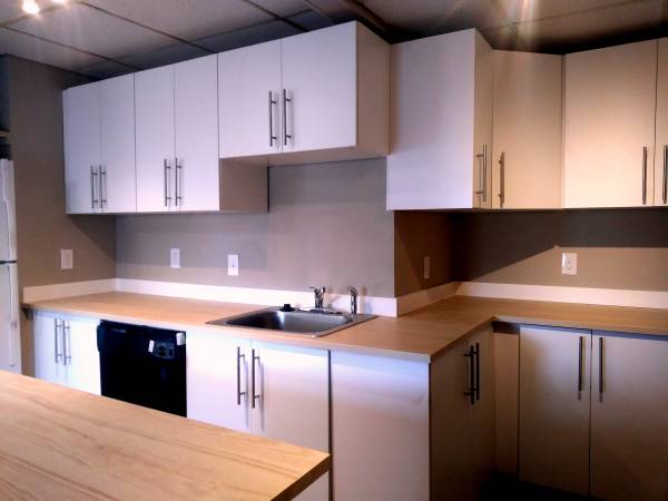 3 bed, 1 bath apartment for rent at 278 California St Unit 2nd Fl, Nonantum — photo 3 of 8