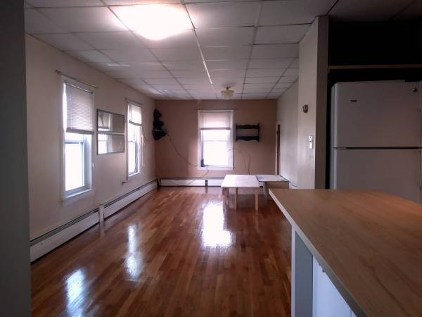 3 bed, 1 bath apartment for rent at 278 California St Unit 2nd Fl, Nonantum — photo 6 of 8