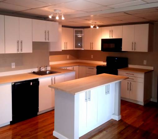 3 bed, 1 bath apartment for rent at 278 California St Unit 2nd Fl, Nonantum — photo 4 of 8