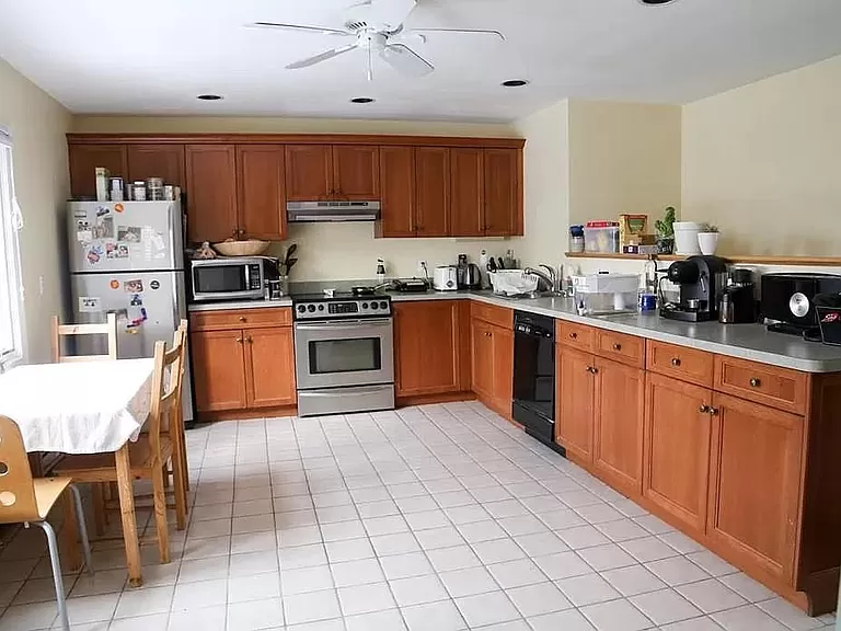 2 bed, 2 bath apartment for rent at 507 Lowell Ave Unit 2, Newtonville — photo 6 of 6