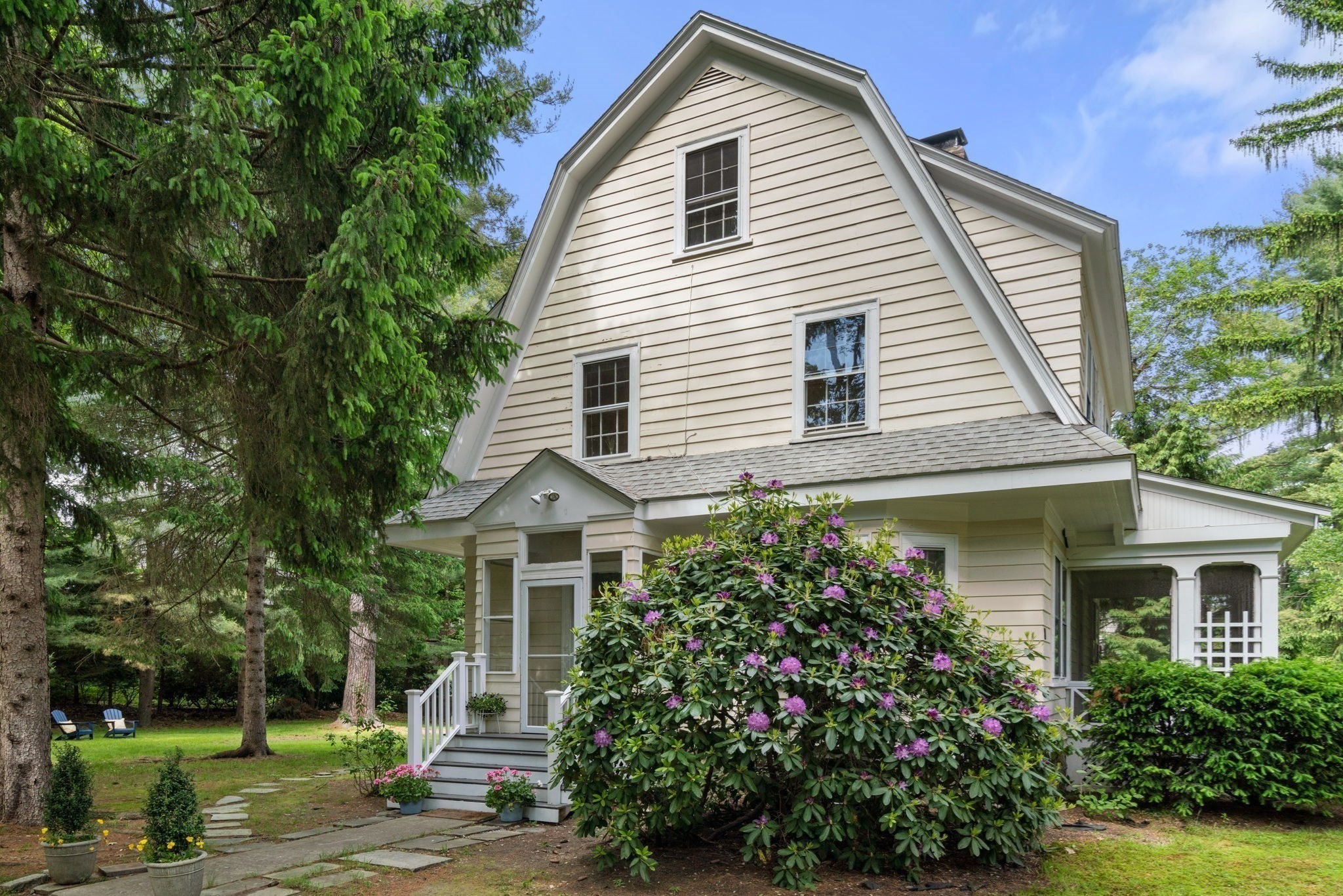 81 Avalon Rd, Waban