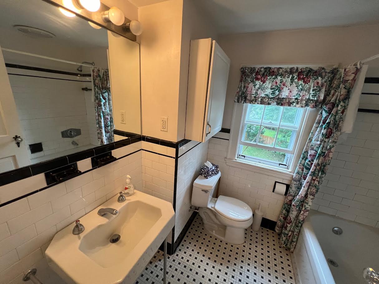 3 bed, 2.5 bath apartment for rent at 51 Dean St Unit 1, Belmont — photo 4 of 17