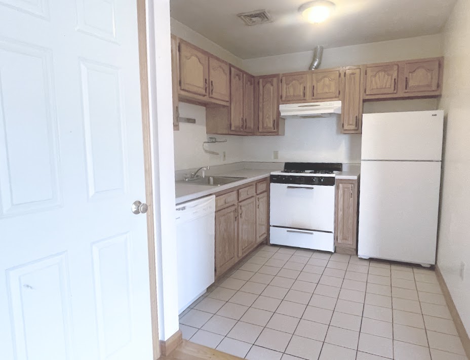 1.5 bed, 1 bath apartment for rent at 197 Newton St Unit 1, South Side — photo 7 of 21