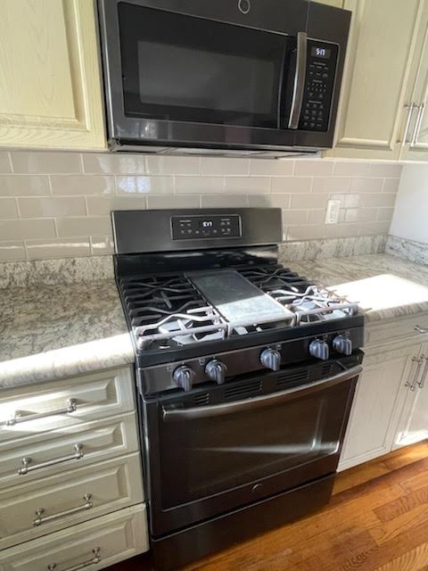 2.5 bed, 1.5 bath apartment for rent at 335 Hillside Ave Unit 1, Needham Heights — photo 4 of 35