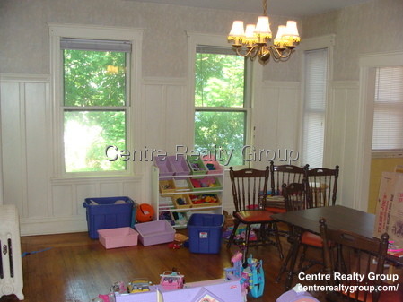 3 bed, 1 bath apartment for rent at 674 Centre St Unit 2, Jamaica Plain — photo 4 of 12