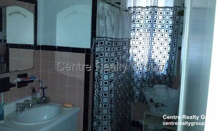 3 bed, 1 bath apartment for rent at 674 Centre St Unit 2, Jamaica Plain — photo 9 of 12