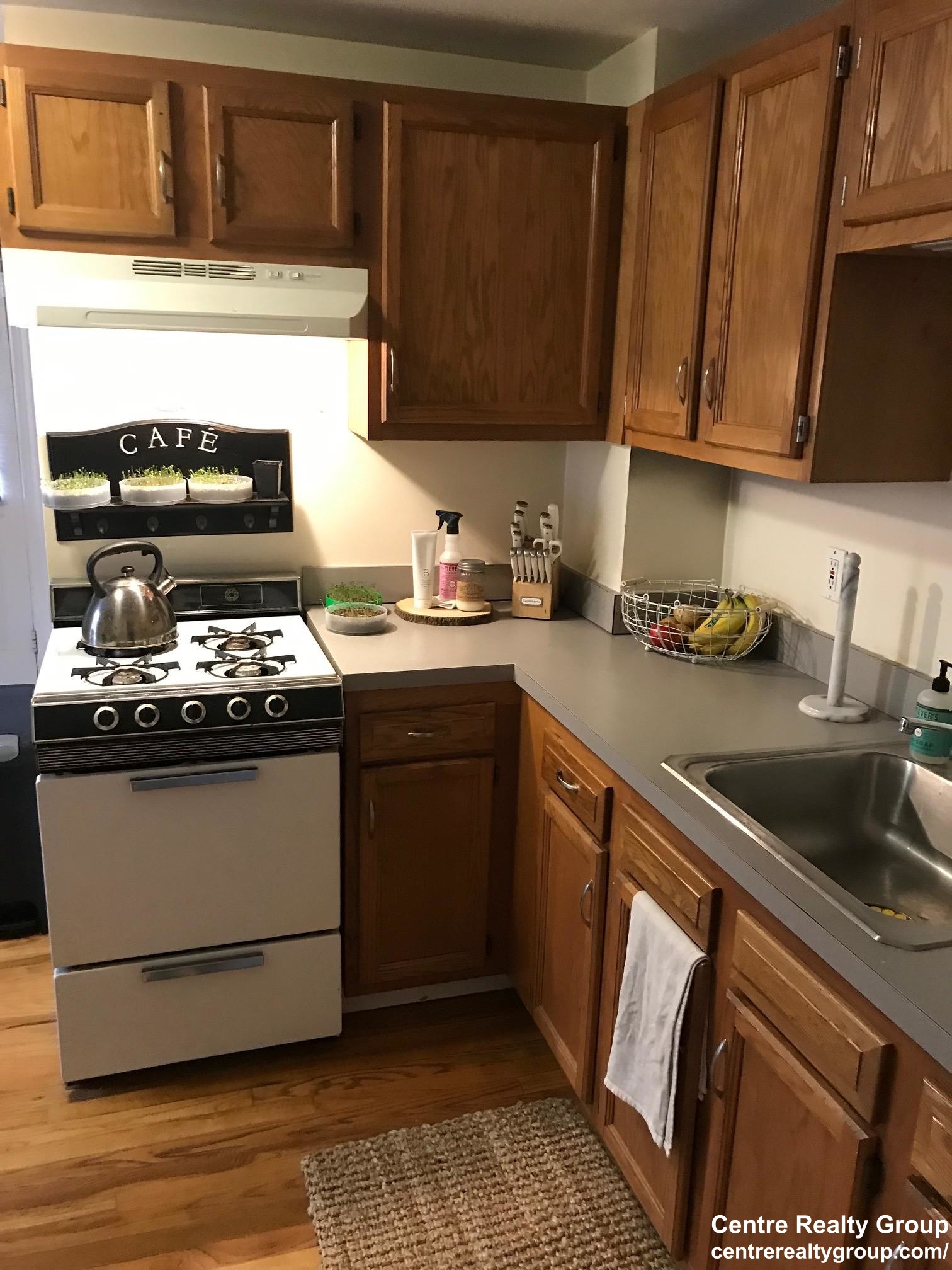 1.5 bed, 1 bath apartment for rent at 122 Chestnut St Unit 3, South Side — photo 4 of 11