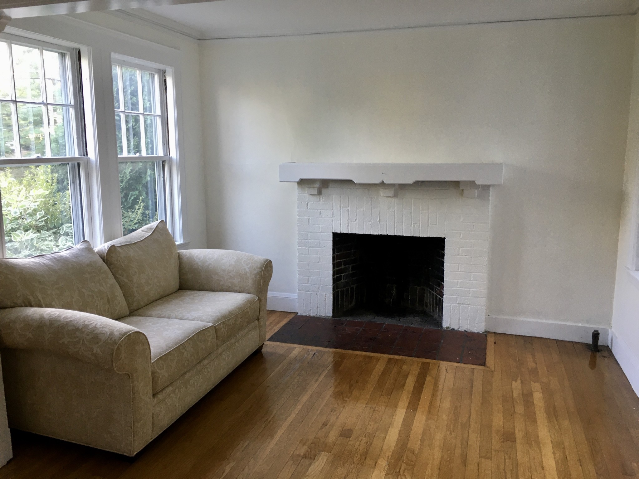 2.5 bed, 1 bath apartment for rent at 209-211 Langley Rd Unit 211, Newton Centre — photo 3 of 7