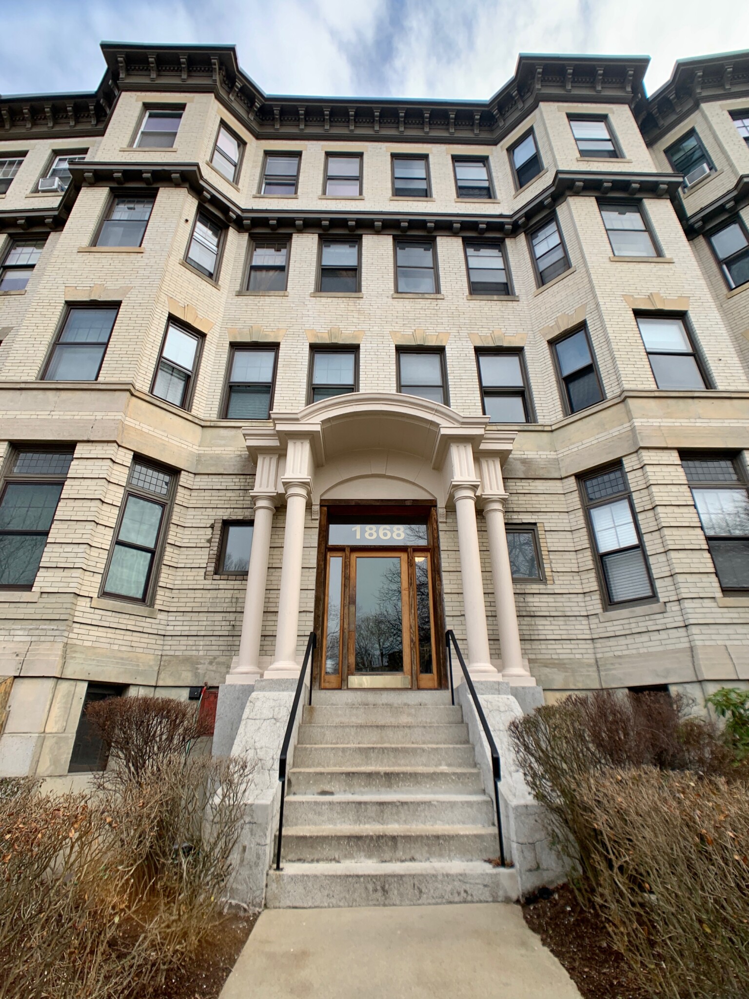 1 bed, 1 bath apartment for rent at 1868 Commonwealth Ave Unit 14, Brighton