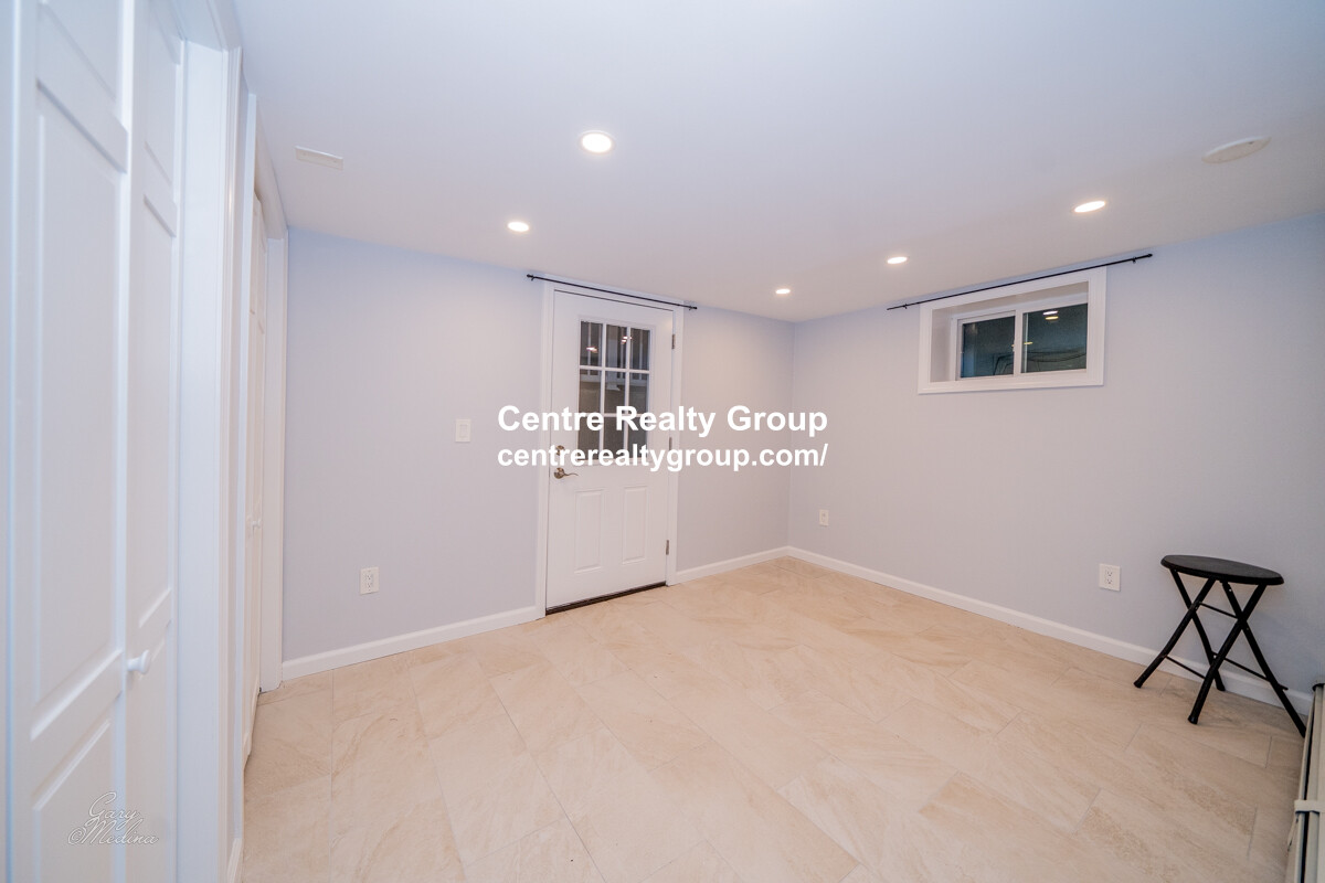 1546 Washington St, West Newton