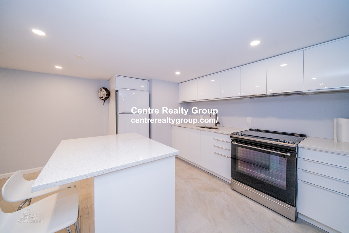 1546 Washington St, West Newton