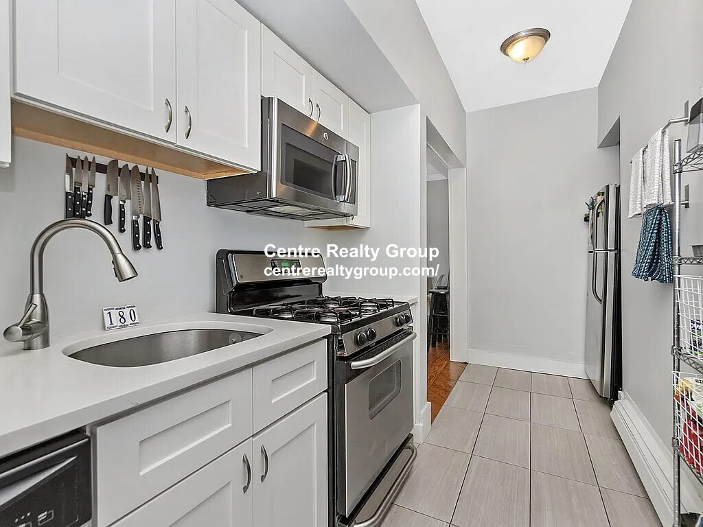 180 Hillside St, Mission Hill