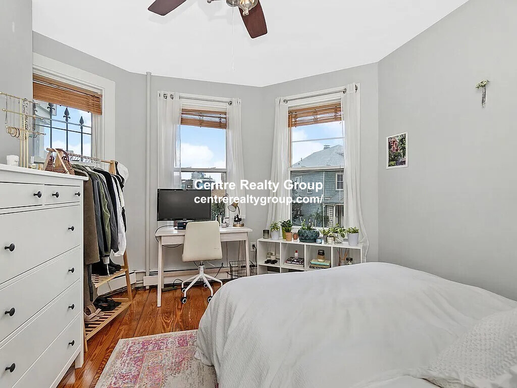 180 Hillside St, Mission Hill