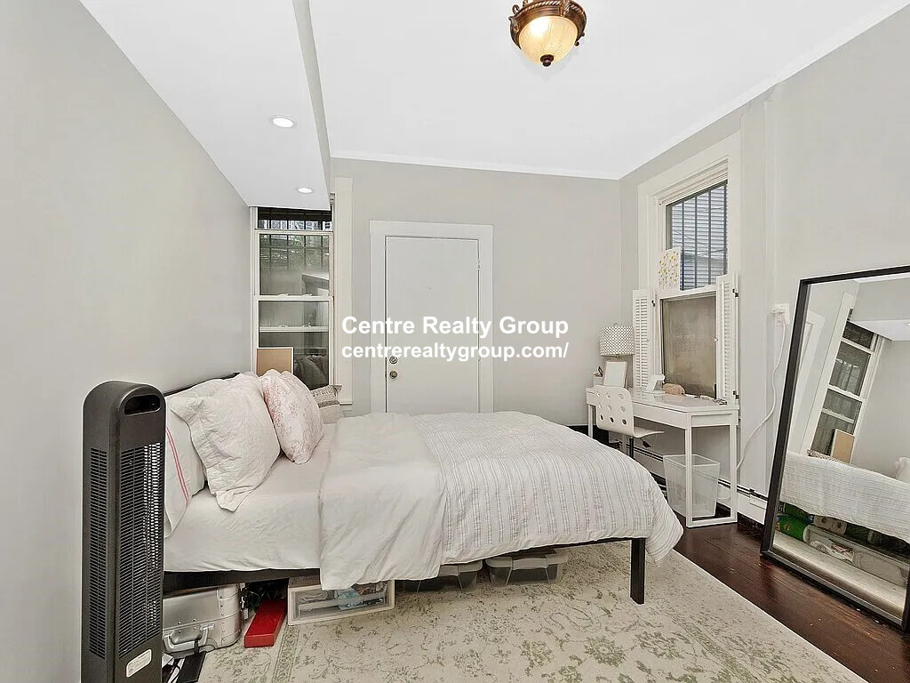 180 Hillside St, Mission Hill