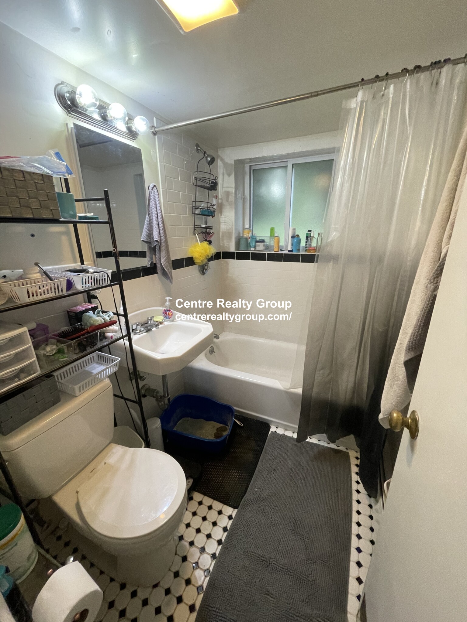 33 Westgate Rd, Chestnut Hill