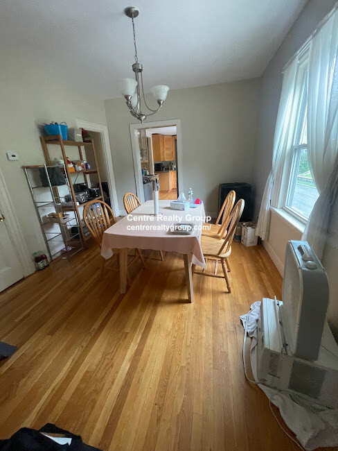 3 bed, 2 bath apartment for rent at 76 Austin St Unit 2, Newtonville — photo 4 of 9