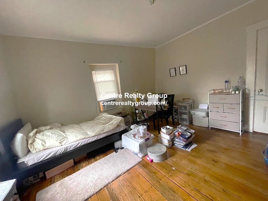 3 bed, 2 bath apartment for rent at 76 Austin St Unit 2, Newtonville — photo 5 of 9