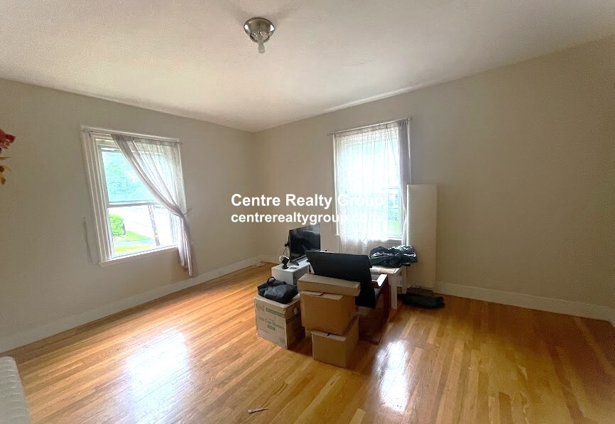 3 bed, 2 bath apartment for rent at 76 Austin St Unit 2, Newtonville — photo 3 of 9