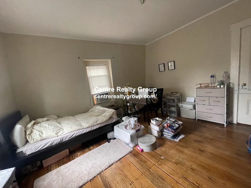 3 bed, 2 bath apartment for rent at 76 Austin St Unit 2, Newtonville — photo 8 of 9