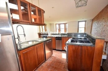 17 Holyoke St, South End