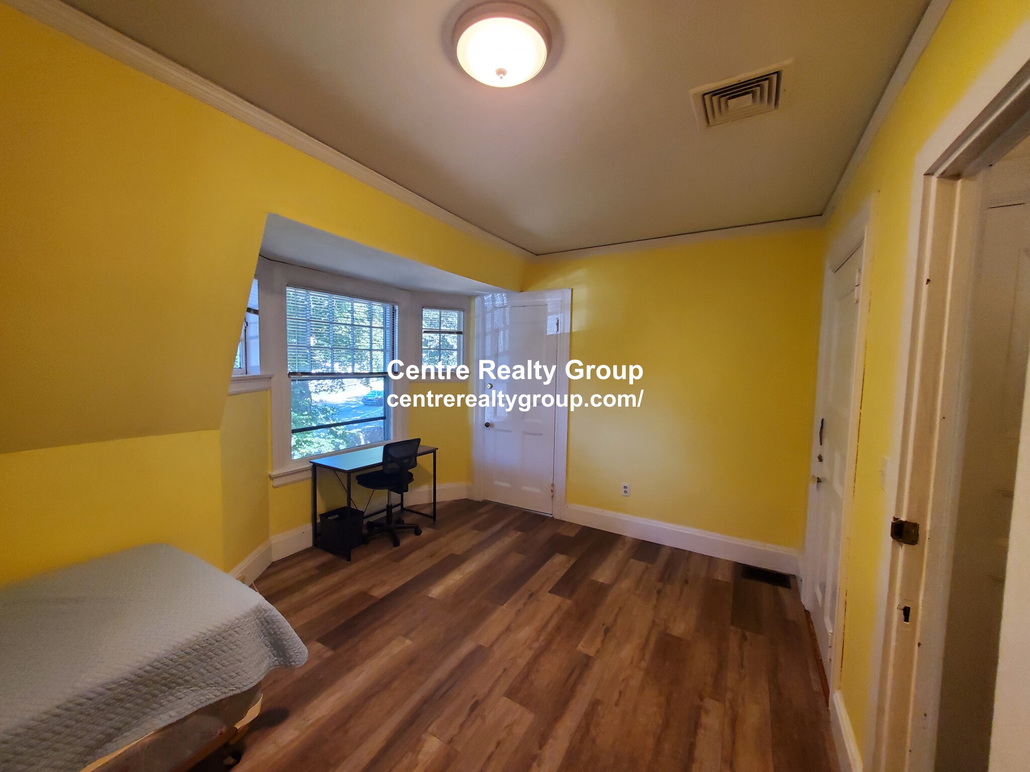3 bed, 1.5 bath apartment for rent at 1106 Boylston St Unit 1, Fenway — photo 1 of 13