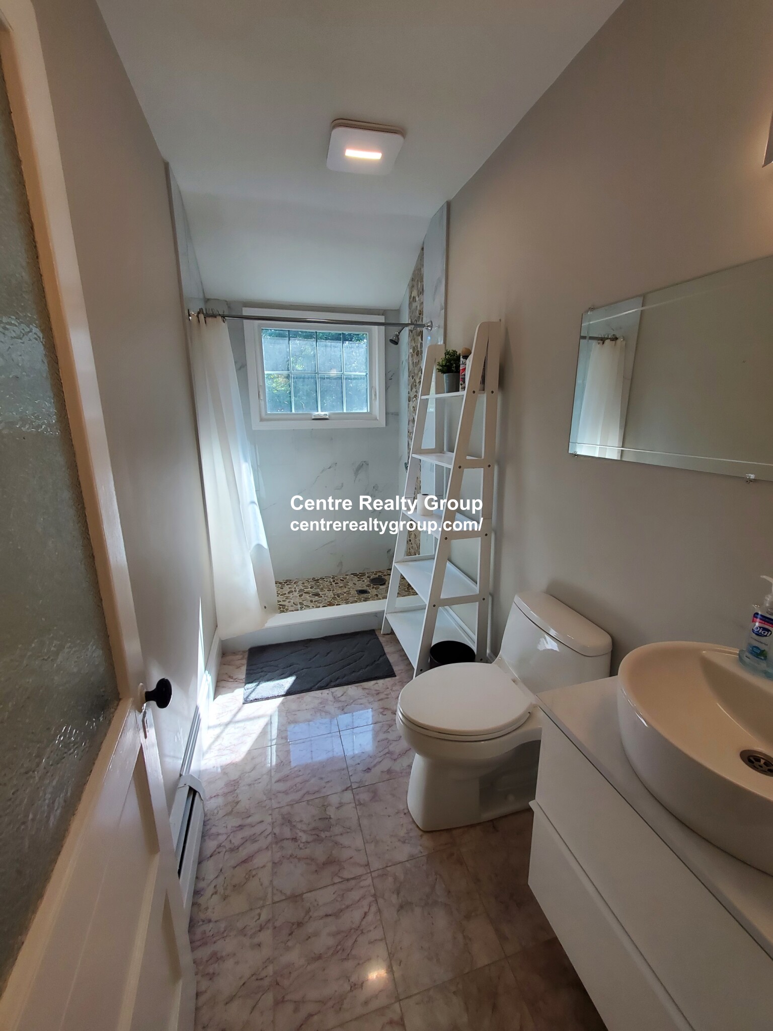 3 bed, 1.5 bath apartment for rent at 1106 Boylston St Unit 1, Fenway — photo 2 of 13