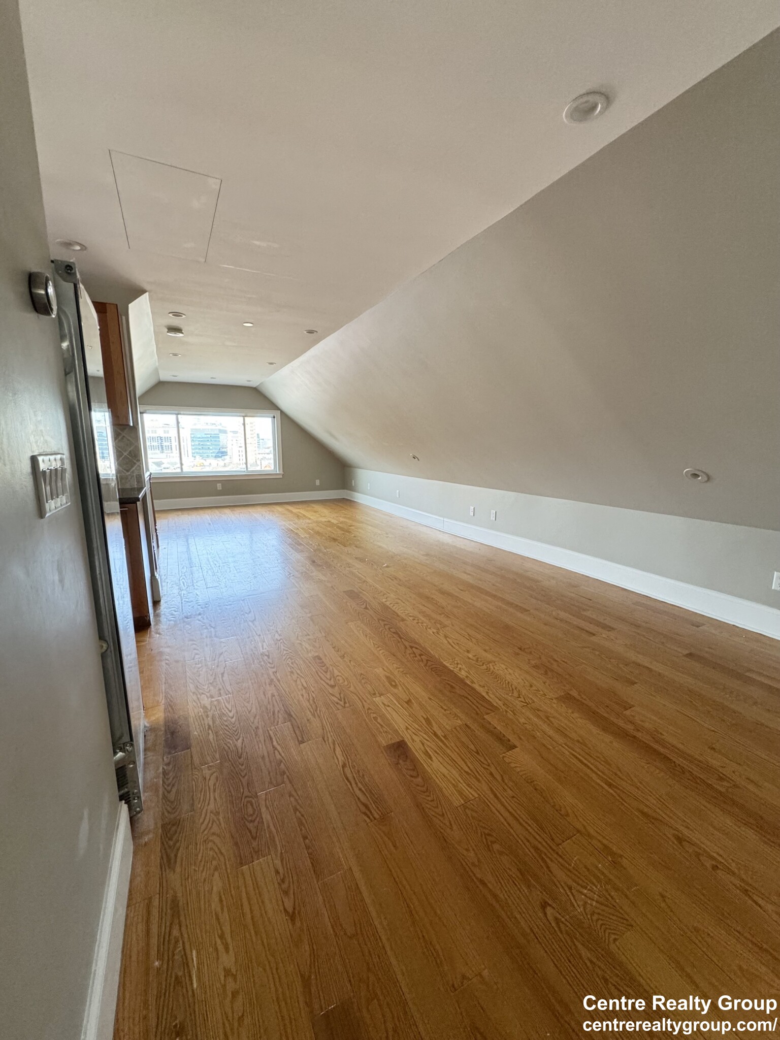 180 Hillside St, Mission Hill