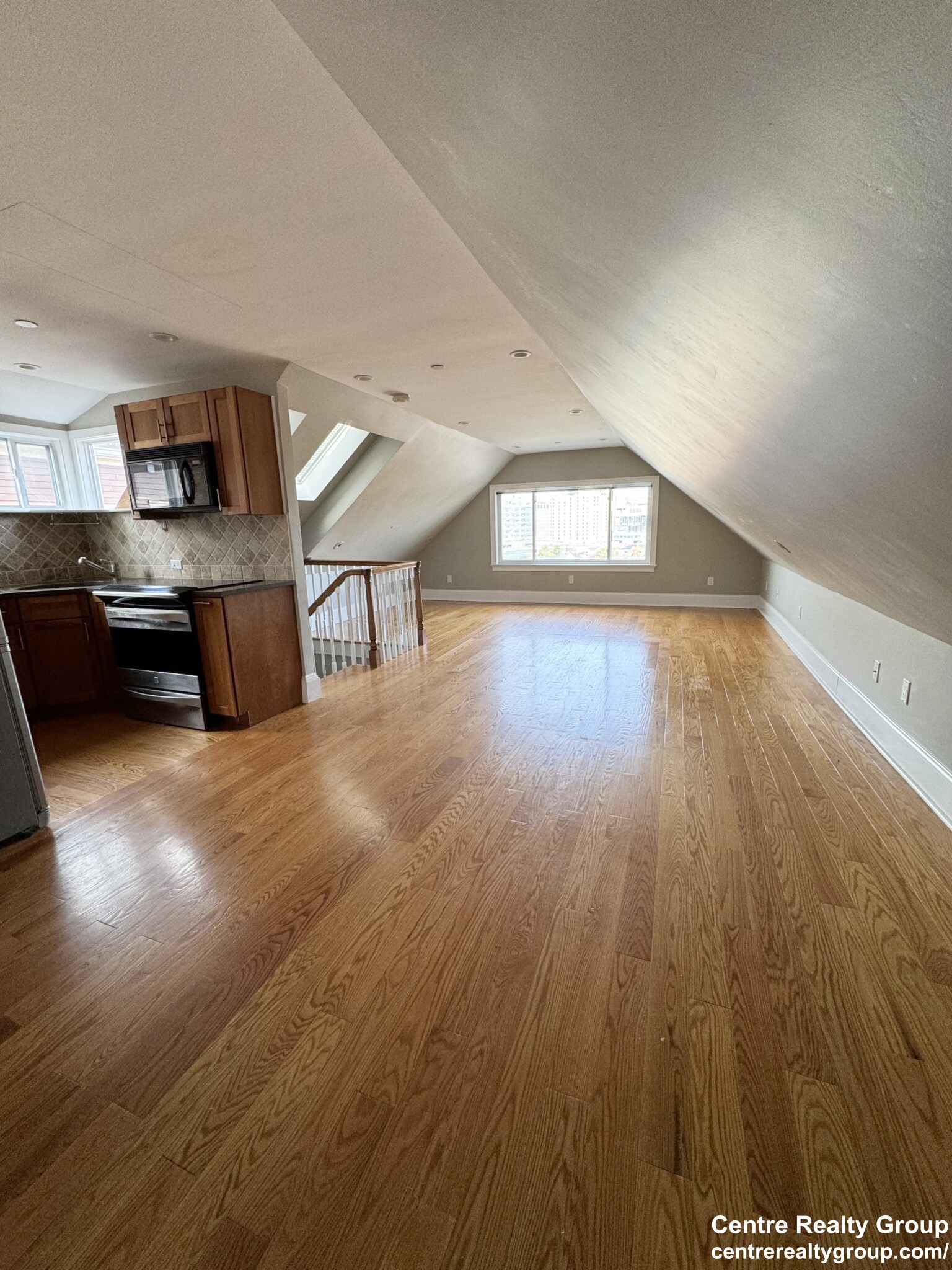 180 Hillside St, Mission Hill