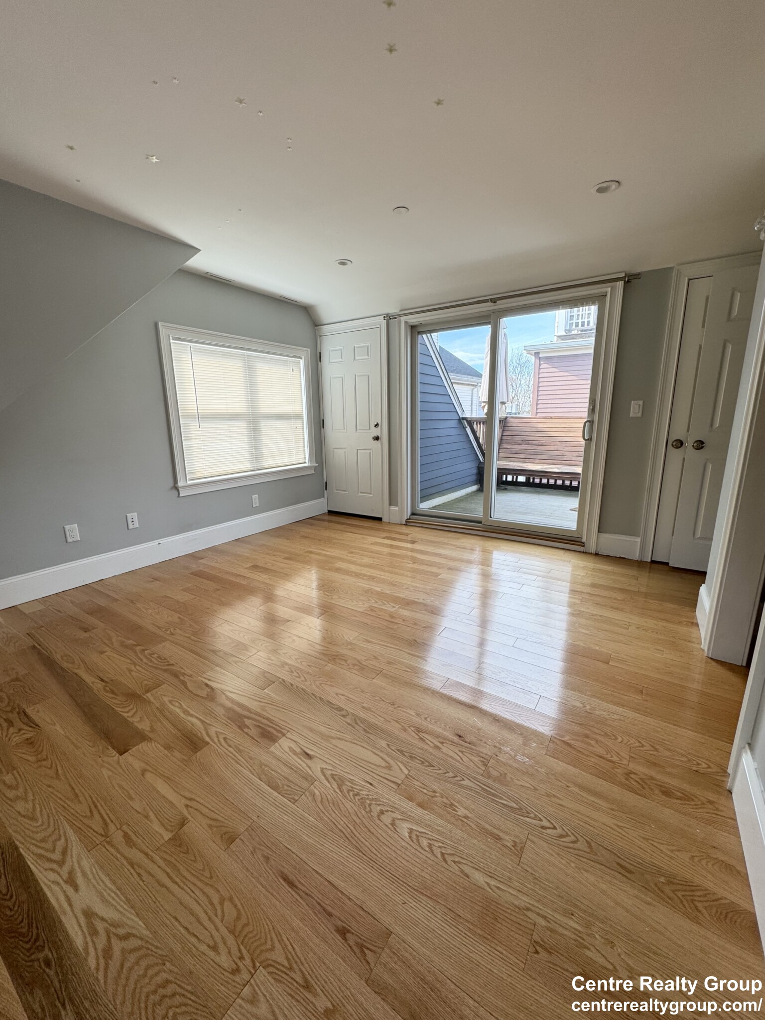 180 Hillside St, Mission Hill