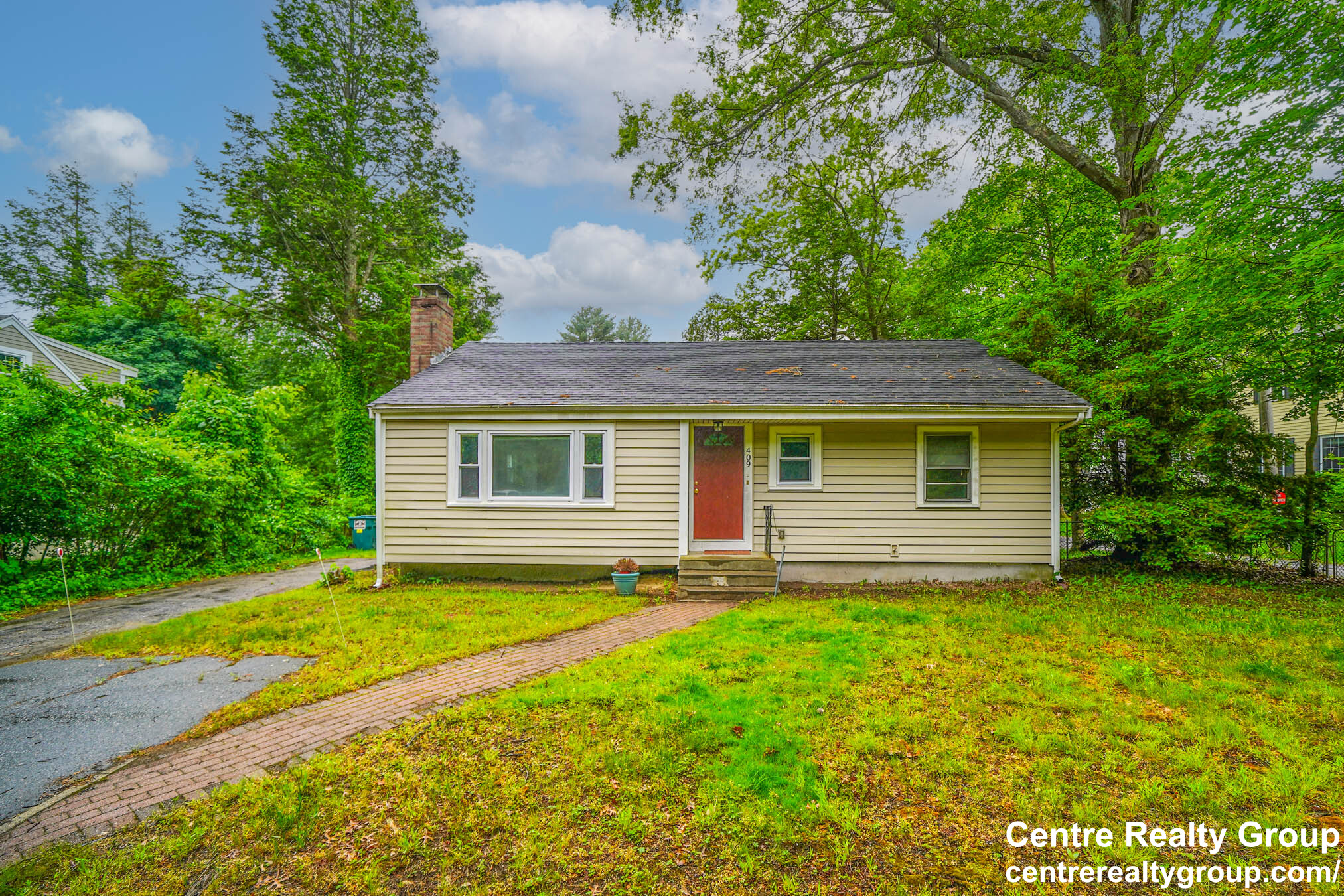 2 bed, 1 bath apartment for rent at 409 Dedham Ave Unit 4, Needham — photo 1 of 25