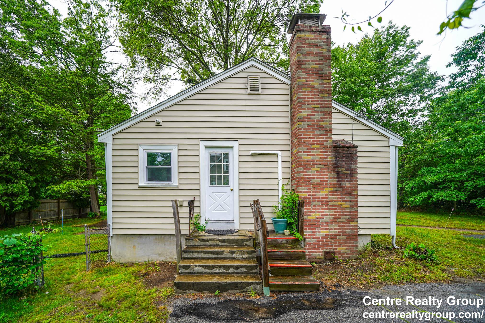 2 bed, 1 bath apartment for rent at 409 Dedham Ave Unit 4, Needham — photo 2 of 25