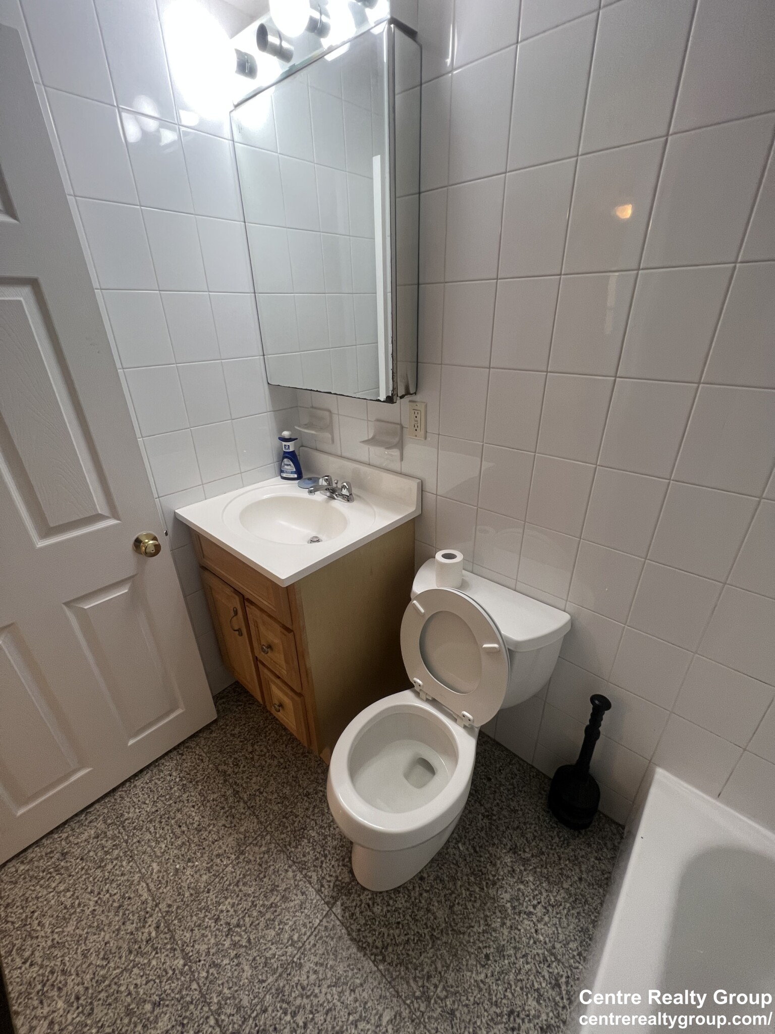 3 bed, 1 bath apartment for rent at 257 Charles St Unit 3, Banks Square — photo 5 of 20
