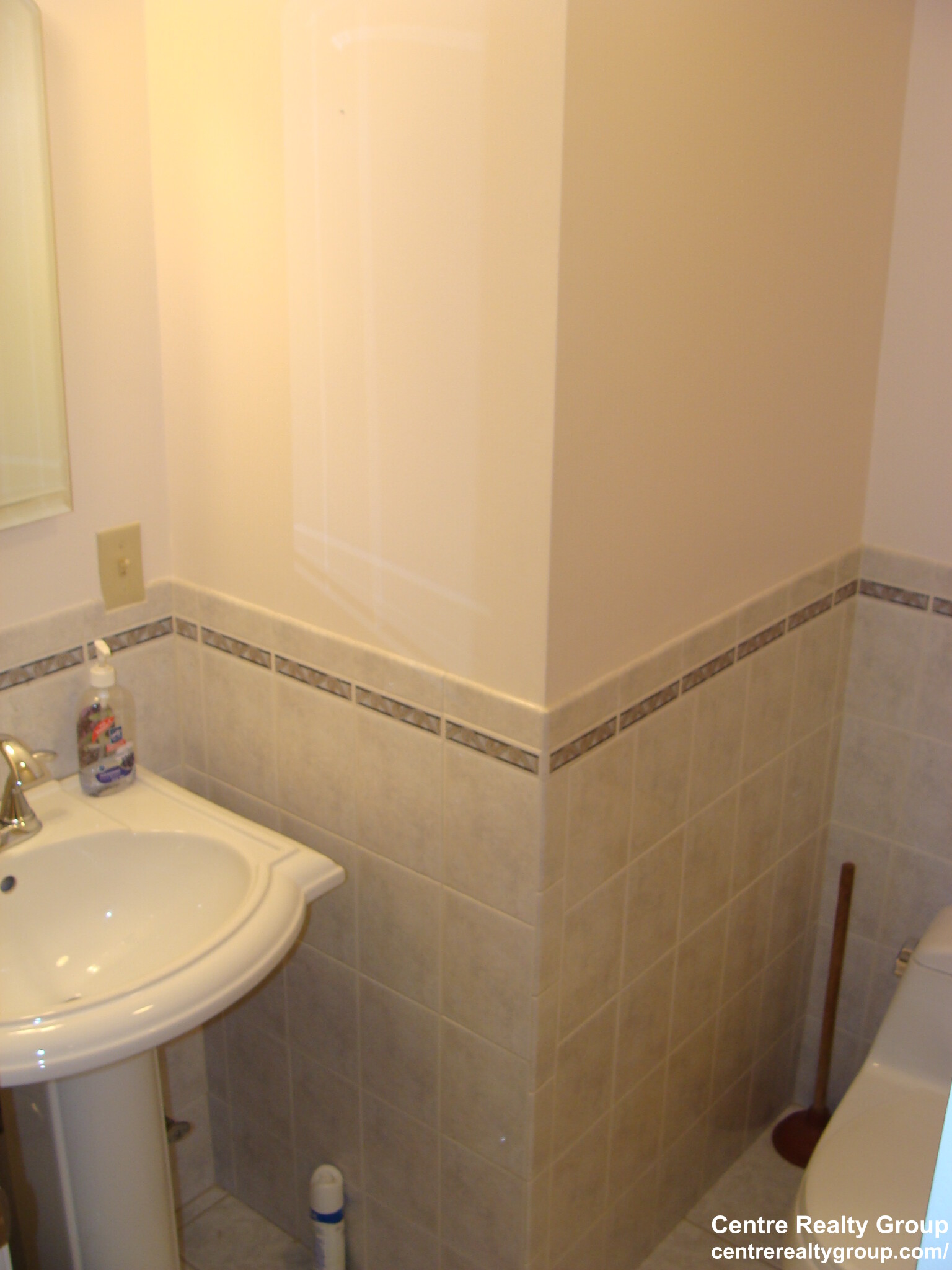 2.5 bed, 2.5 bath apartment for rent at 89 Staniford St Unit 3, Auburndale — photo 13 of 16