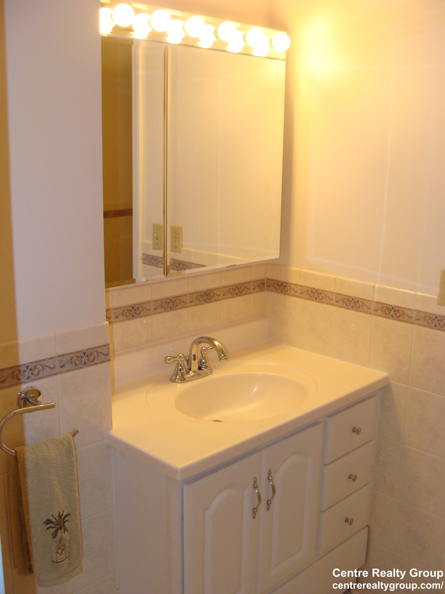 2.5 bed, 2.5 bath apartment for rent at 89 Staniford St Unit 3, Auburndale — photo 15 of 16