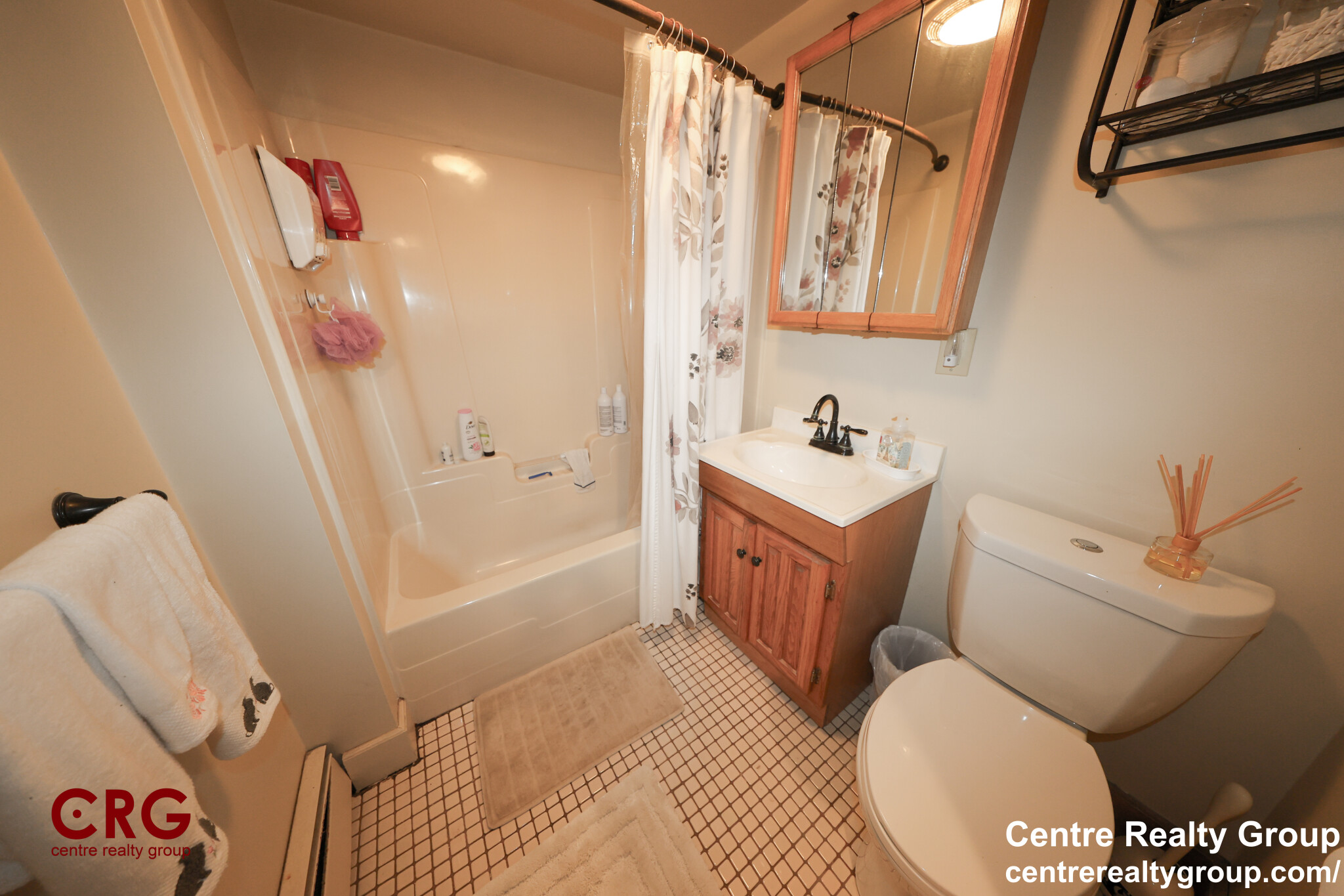 11 Beecher Ter, Newton Center