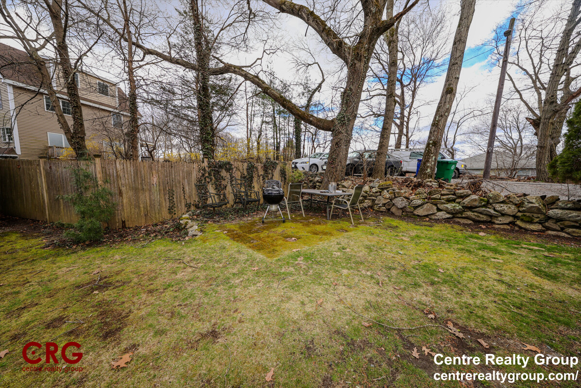 11 Beecher Ter, Newton Center