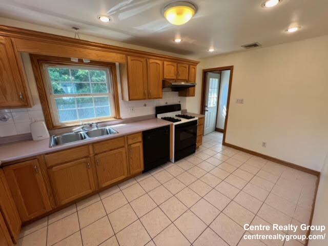 3 bed, 2 bath apartment for rent at 207 Cherry St Unit 1, West Newton — photo 15 of 22