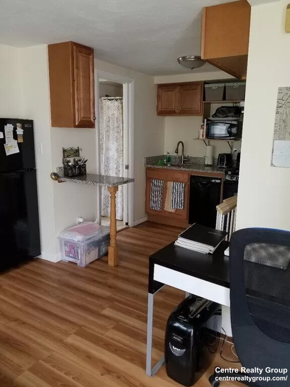 1 bed, 1 bath apartment for rent at 49 Harvard St Unit B, Banks Square — photo 3 of 3