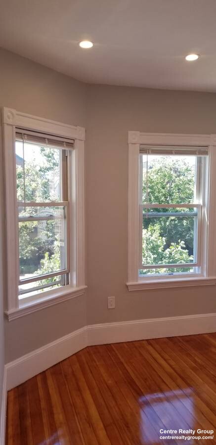 164 Hyde Park Ave, Jamaica Plain