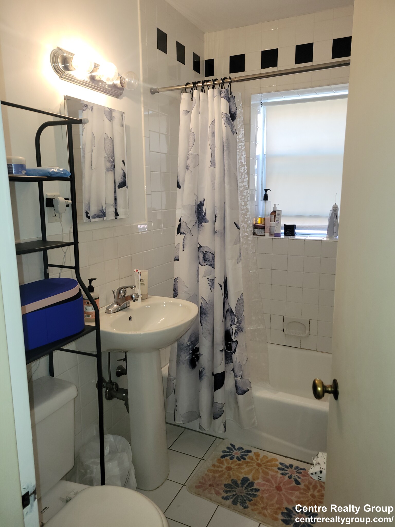 2 bed, 1 bath apartment for rent at 483 Centre St Unit 2, Newton Corner — photo 8 of 10