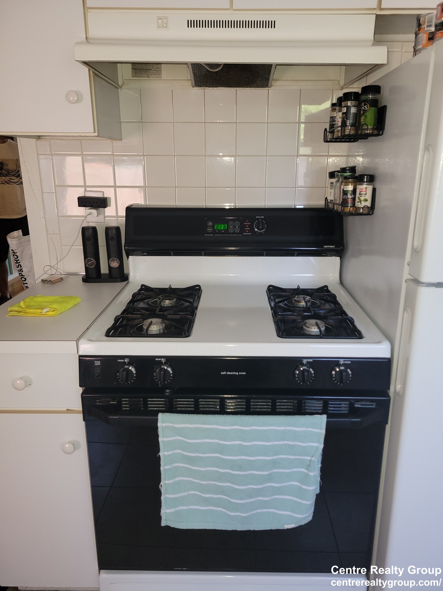 2 bed, 1 bath apartment for rent at 483 Centre St Unit 2, Newton Corner — photo 1 of 10
