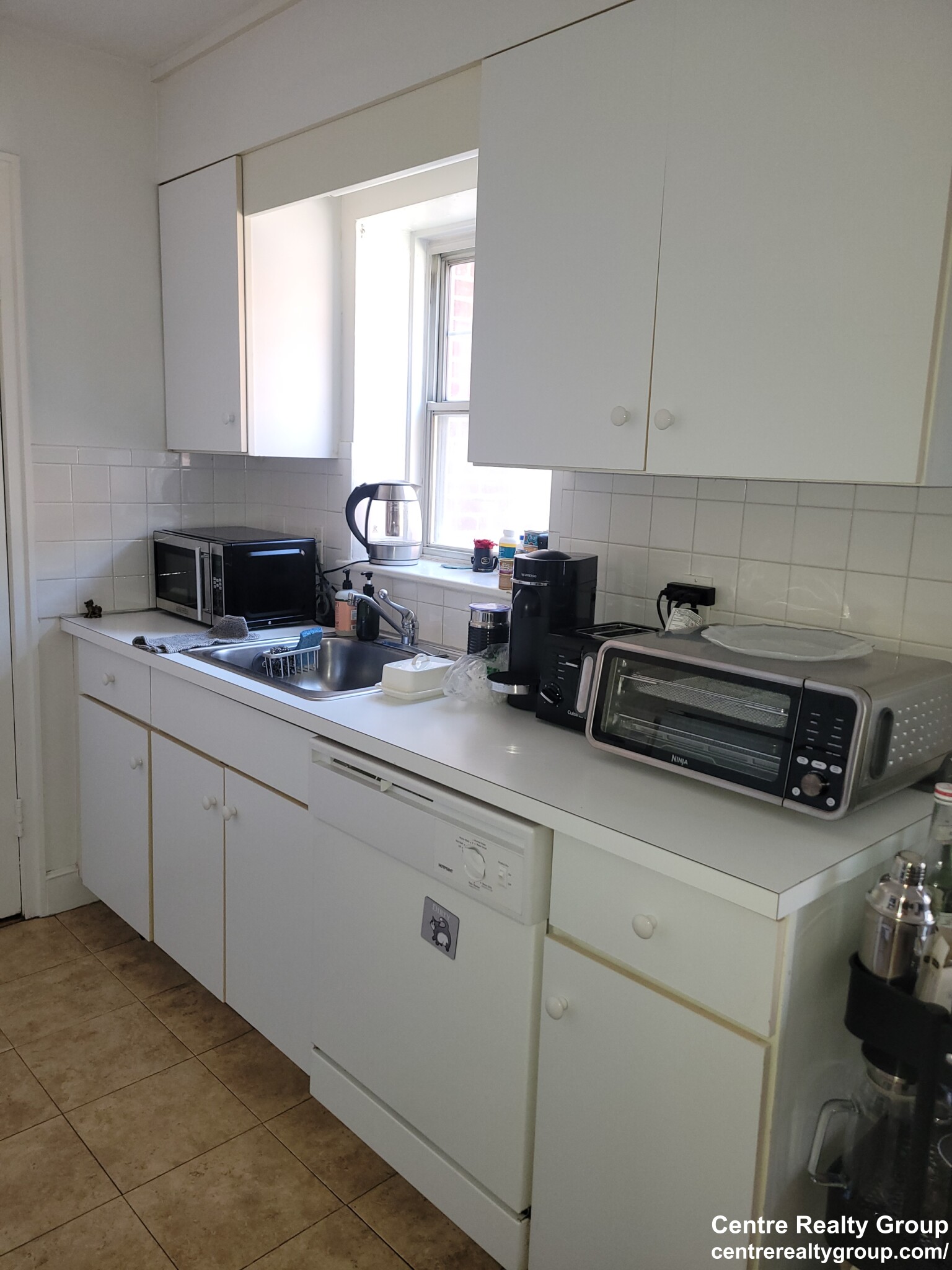 1 bed, 1 bath apartment for rent at 17 Prospect St Unit 3, Banks Square — photo 2 of 5