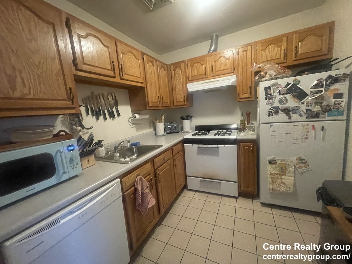 1.5 bed, 1 bath apartment for rent at 197 Newton St Unit 1, South Side — photo 19 of 21